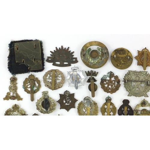 3118 - British military World War I cap badges including Australian Commonwealth Military Forces, Royal Air... 