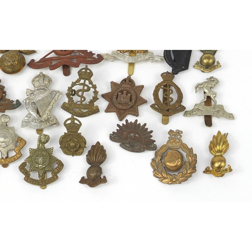 3197 - British military World War I cap badges including Essex Regiment, Royal Air Force, Hampshire, The Ro... 