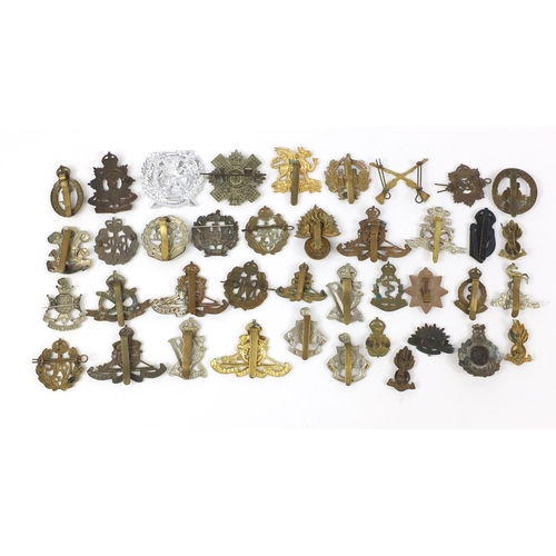 3197 - British military World War I cap badges including Essex Regiment, Royal Air Force, Hampshire, The Ro... 