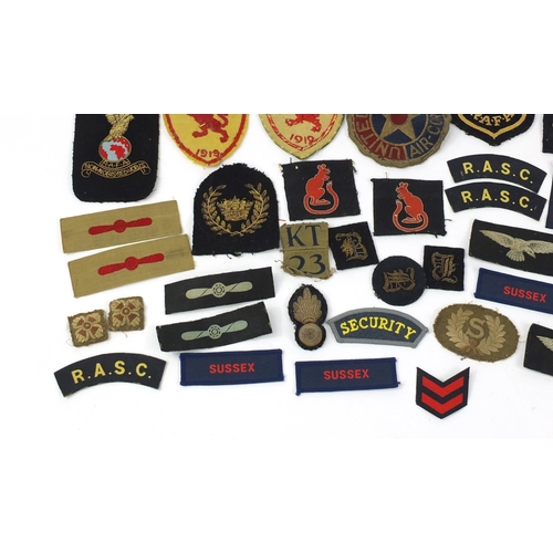 3291 - British and United States militaria including United States Air Corps cloth patch, World War I Volun... 