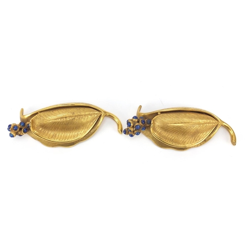 3490 - Pair of naturalistic gilt bronze servant's bells in the form of flowers, each signed to the base, 11... 