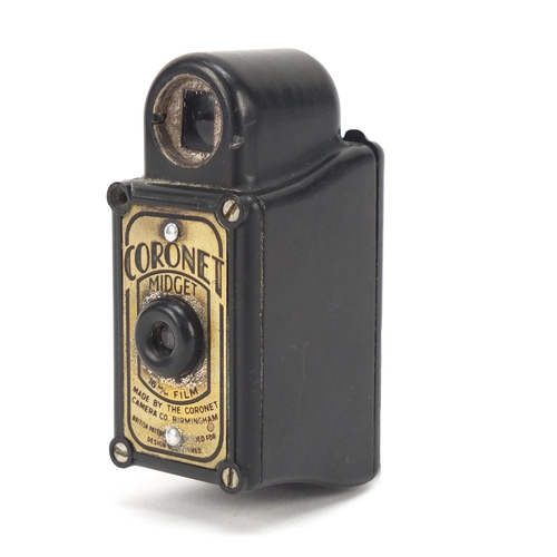 3893 - Coronet Bakelite Midget camera, 6.5cm high