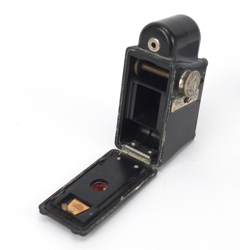 3893 - Coronet Bakelite Midget camera, 6.5cm high