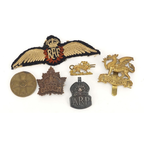 3416 - British and German militaria including RAF cloth patch, silver ARP lapel and the Buffs cap badge