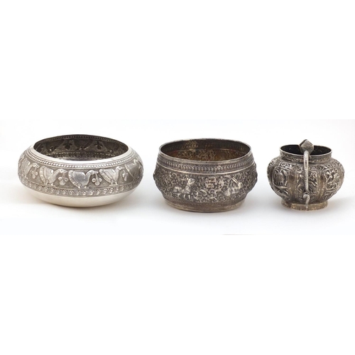 3136 - Two Indian silver bowls and a jug, each embossed with wild animals, the largest 12cm in diameter, 31... 