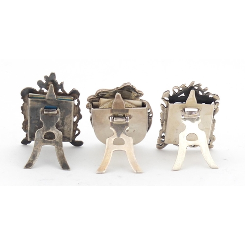 3459 - Three miniature sterling silver easel photo frames, one decorated with a Art Nouveau female, each 5c... 