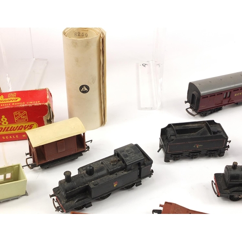 4117 - Tri-ang 00 gauge model railway, some with boxes, and a selection of die cast vehicles