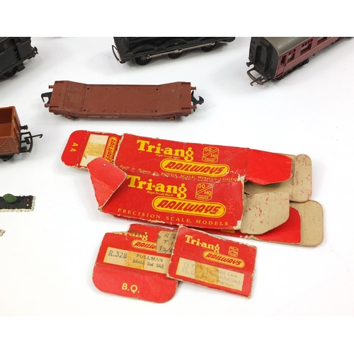 4117 - Tri-ang 00 gauge model railway, some with boxes, and a selection of die cast vehicles