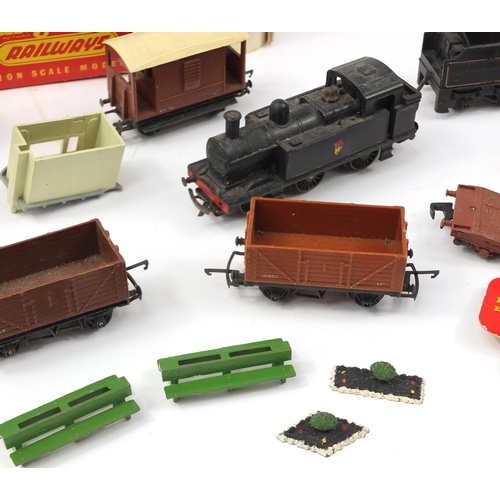 4117 - Tri-ang 00 gauge model railway, some with boxes, and a selection of die cast vehicles