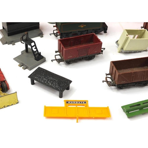 4117 - Tri-ang 00 gauge model railway, some with boxes, and a selection of die cast vehicles