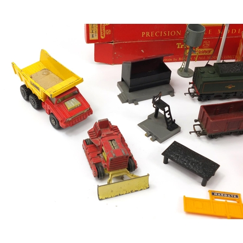 4117 - Tri-ang 00 gauge model railway, some with boxes, and a selection of die cast vehicles