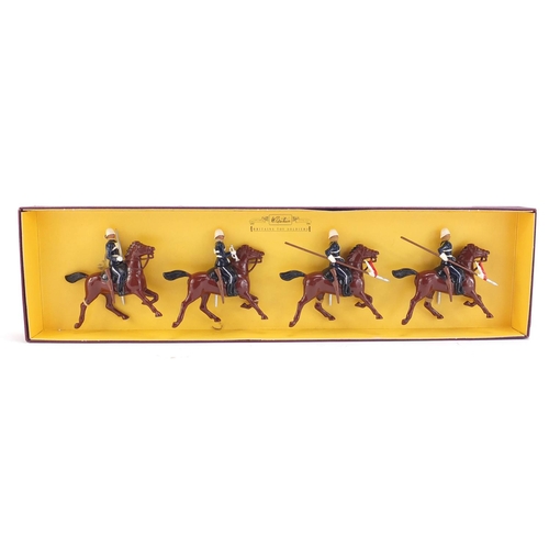 1453 - Britains Duke of Cambridge's Own 17th Lancers soldiers with box