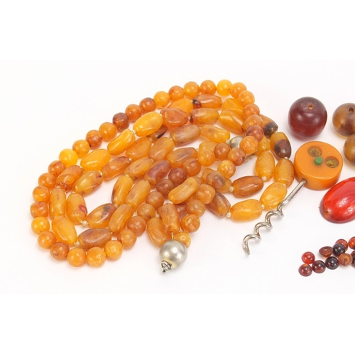 1302 - Amber coloured jewellery predominantly loose beads