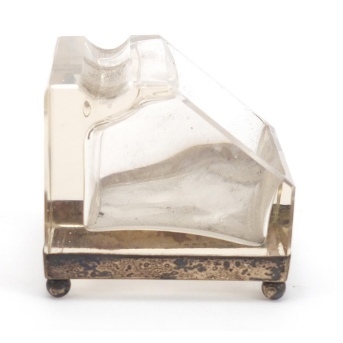 365 - Silver mounted glass inkwell and pen rest, hallmarked London 1913, 5.5cm H x 5cm W x 6cm D