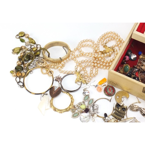 1477 - Vintage and later costume jewellery housed in a jewellery box, including jadeite necklace and earrin... 