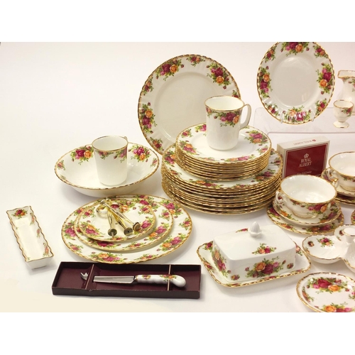 861 - Royal Albert Old Country Roses dinner and teaware including cups and saucers