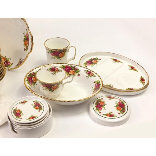 861 - Royal Albert Old Country Roses dinner and teaware including cups and saucers