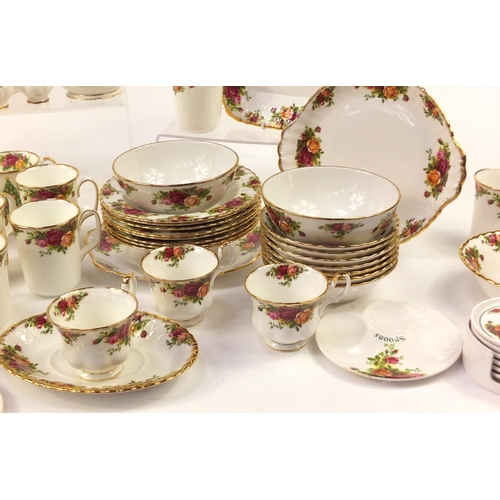 861 - Royal Albert Old Country Roses dinner and teaware including cups and saucers