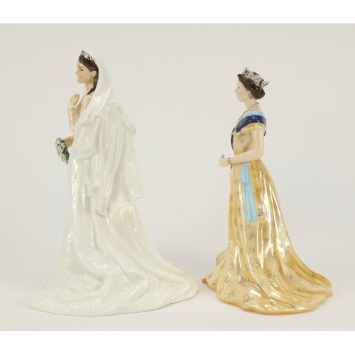 913 - Two collectable figurines comprising Royal Worcester, Queen Elizabeth II Diamond Jubilee, 53/2500 an... 