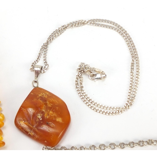 1469 - White metal and amber coloured jewellery including a pendant on chain