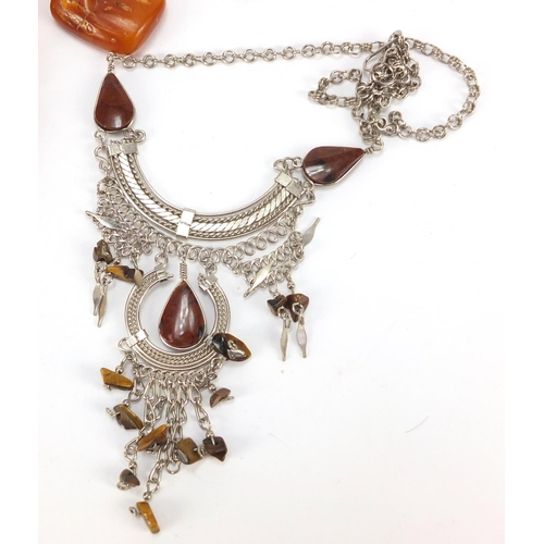 1469 - White metal and amber coloured jewellery including a pendant on chain