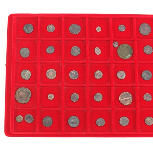 1451 - Collection of antique coinage arrange in a tray