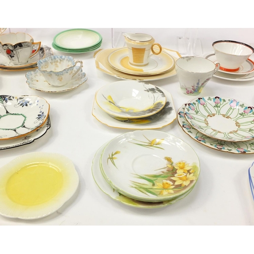 852 - Collection of Art Deco and later Shelley teaware including Eve cups, plates and sugar bowls