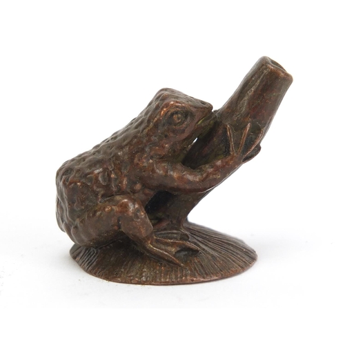 635 - Japanese patinated bronze toad, impressed character marks to the base, 3cm high