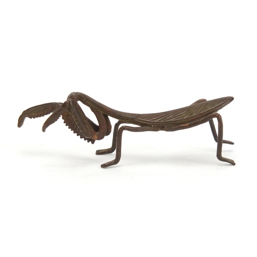 747 - Japanese patinated bronze praying mantis, 7.5cm in length