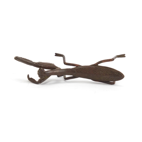 747 - Japanese patinated bronze praying mantis, 7.5cm in length