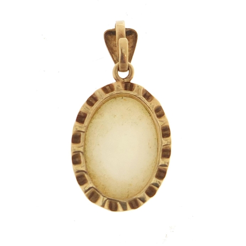 320 - 9ct gold opal pendant, 2.5cm in length, 1.7g