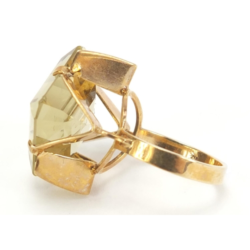 1305 - Large 9ct gold citrine ring, size O, 8.6g