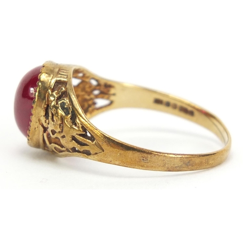 438 - 9ct gold cabochon ruby ring, size T, 3.0g