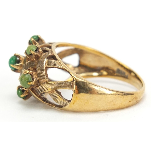 478 - 9ct gold green stone weave design ring, size P, 4.2g