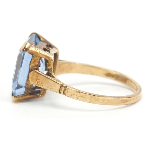 646 - 9ct gold blue stone ring, size M, 3.0g