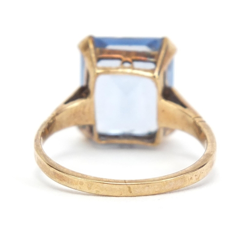 646 - 9ct gold blue stone ring, size M, 3.0g