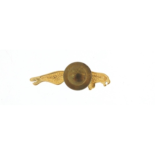 1349 - 9ct gold Jaguar lapel pin, 3cm in length, 2.5g