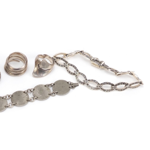 1392 - Silver jewellery including Art Nouveau style locket,  bracelets and rings, 65.0g