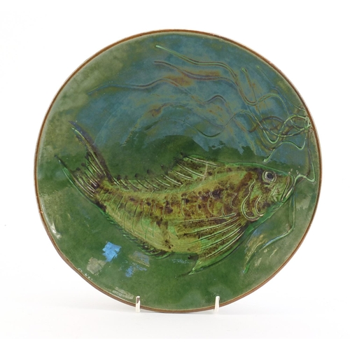 981 - Green glazed fish design pottery wall plaque, inscribed to the reverse Saluce la Barbel?, 28cm in di... 