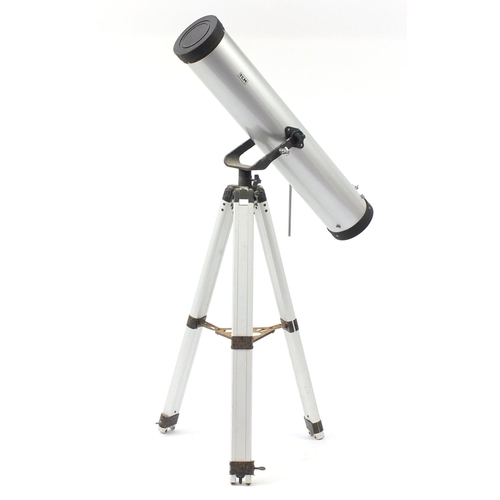 1538 - TMC reflector telescope with case and stand