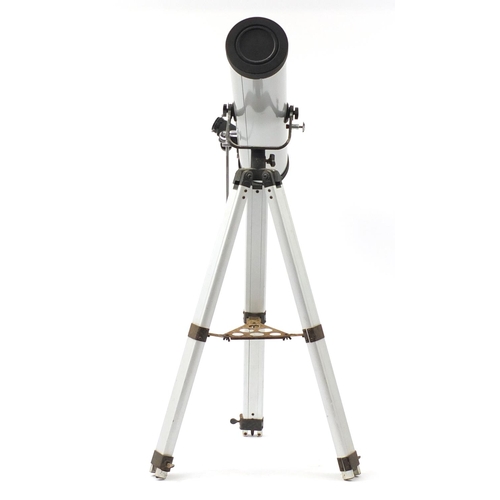 1538 - TMC reflector telescope with case and stand