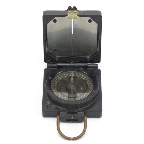 681 - Military interest bakelite mark I magnetic marching compass, by T G Co Ltd, numbered B22632, 6.5cm w... 