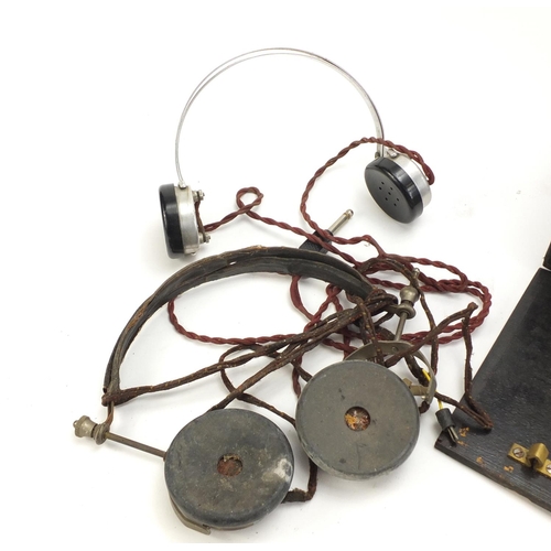 675 - Military interest World War II radio operator's signalling equipment housed in a wooden box, belongi... 