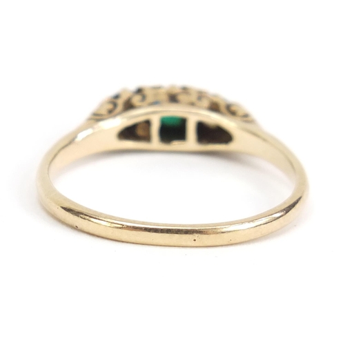 827 - 9ct gold green and clear stone ring, size M, 1.8g