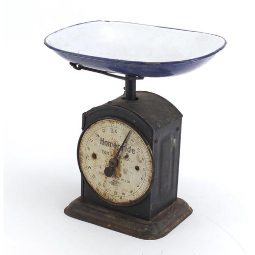 1068 - Vintage Homepride family scales with enamel pan, 27cm high