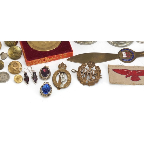 1162 - Objects including a Chinese medallion, trench art letter opener, RAF cap badge, military interest li... 