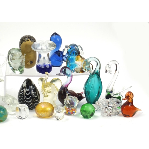 1555 - Collection of colourful glass paperweights and animals including Wedgwood, Murano and one by A Reid,... 