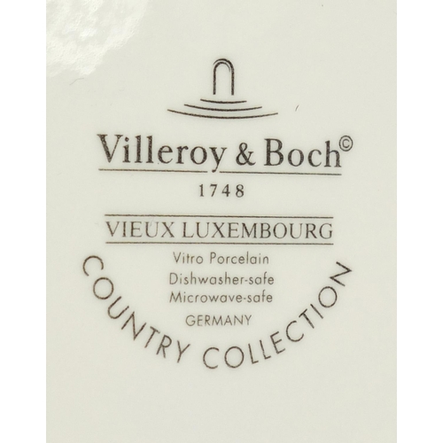 1526 - Villeroy & Boch Vieux Luxembourg dinnerware from the Country collection including plates and bowls, ... 