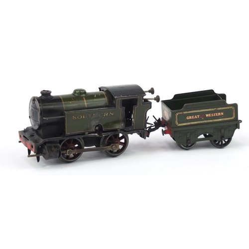 719 - Hornby O gauge tinplate clockwork model railway and accessories including Southern 126 locomotive