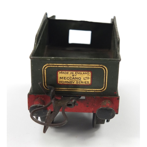 719 - Hornby O gauge tinplate clockwork model railway and accessories including Southern 126 locomotive